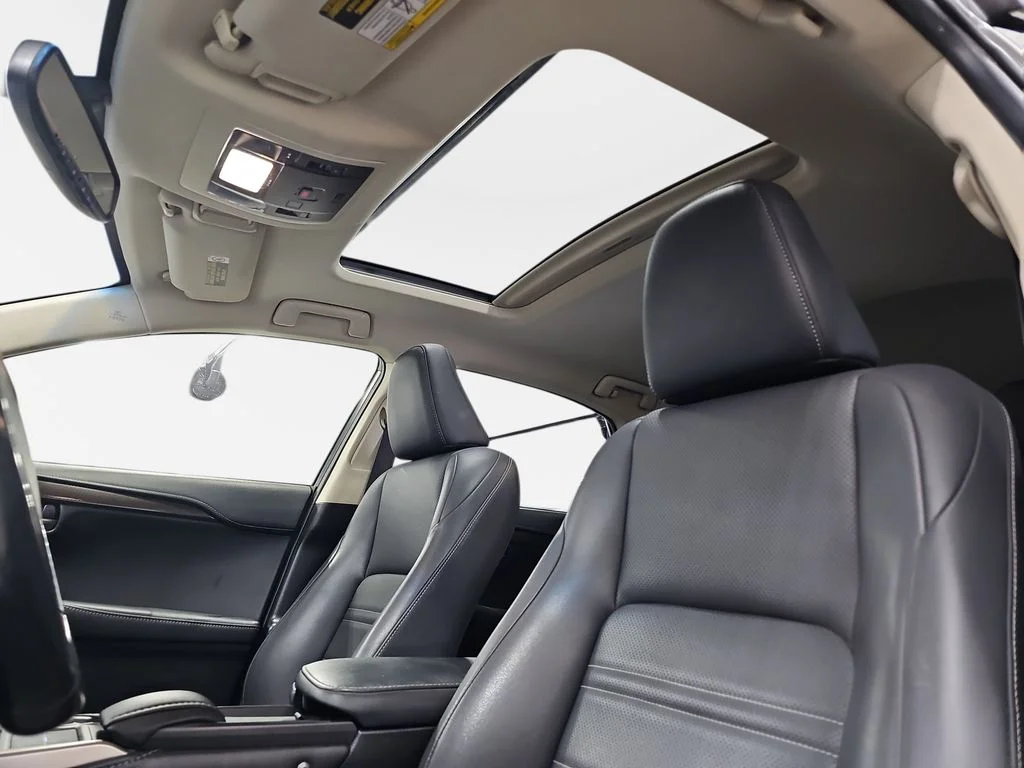 Used 2017 Silver Lexus 200t image 32