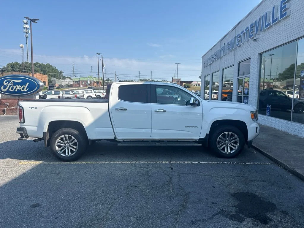 Used 2017  GMC SLT image 2