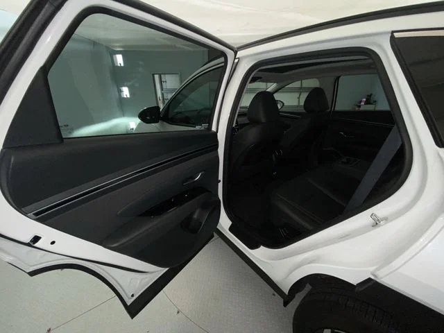 Used 2023 White Hyundai SEL Convenience image 23