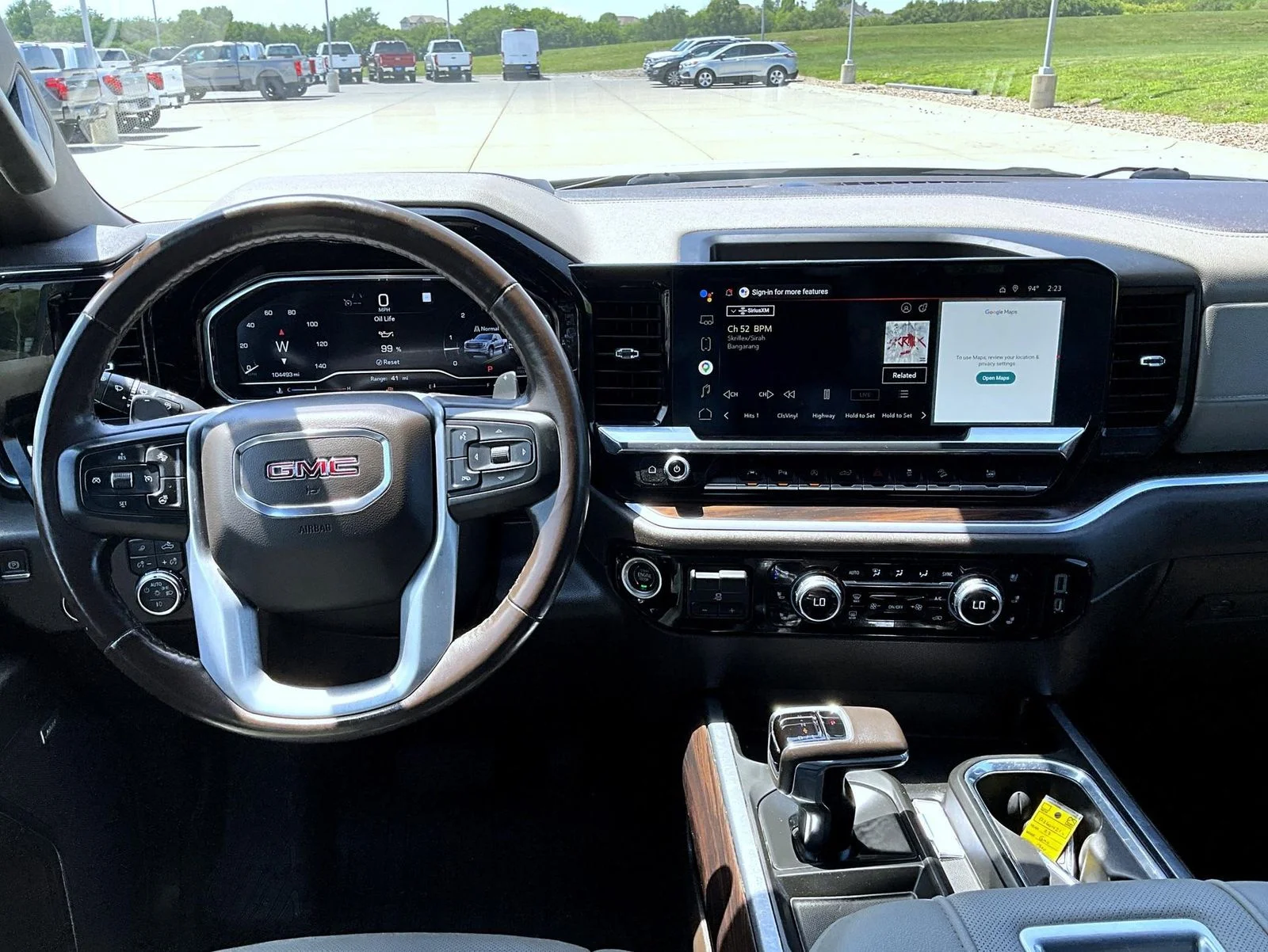 Used 2022 White GMC SLT image 12
