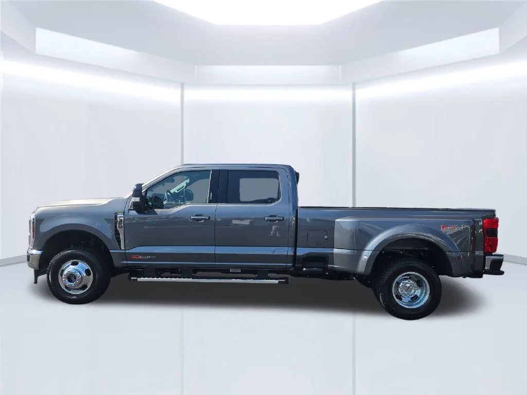 New 2027 Carbonized Gray Metallic Ford F-350® Lariat® image 18