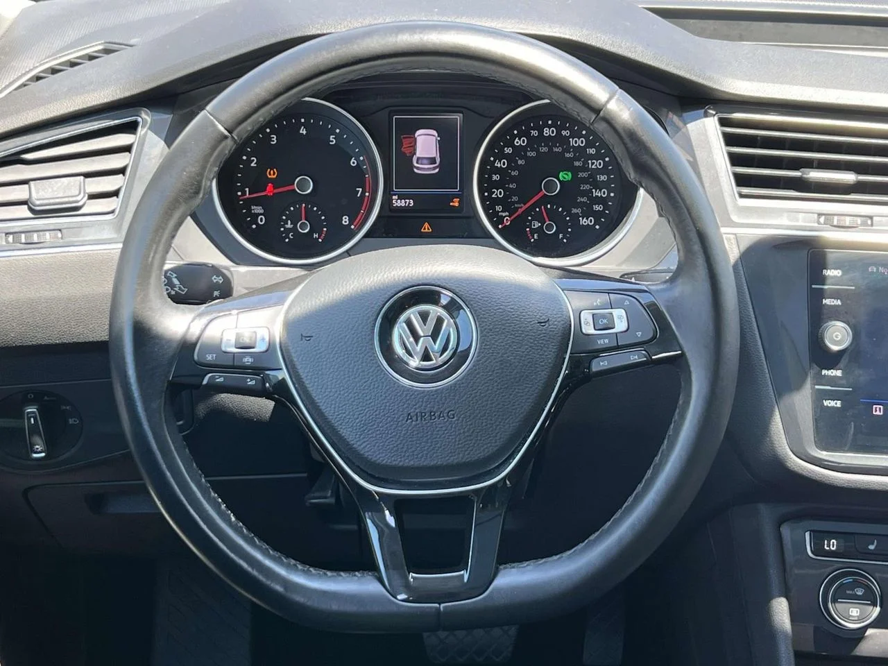 Used 2019 Platinum Gray Metallic Volkswagen 2.0T SE image 28