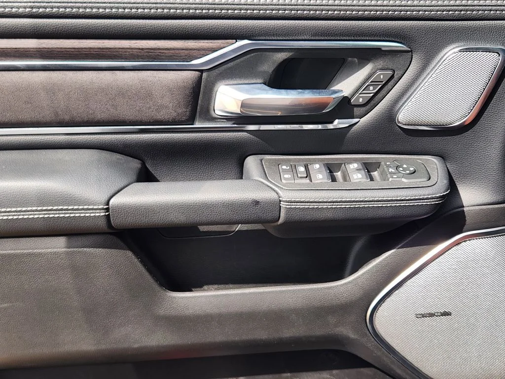 New 2026 Granite Crystal Metallic Clear-Coat Exterior Paint RAM Laramie image 16