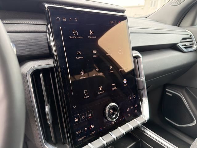 2025 GMC ACADIA - Image 12