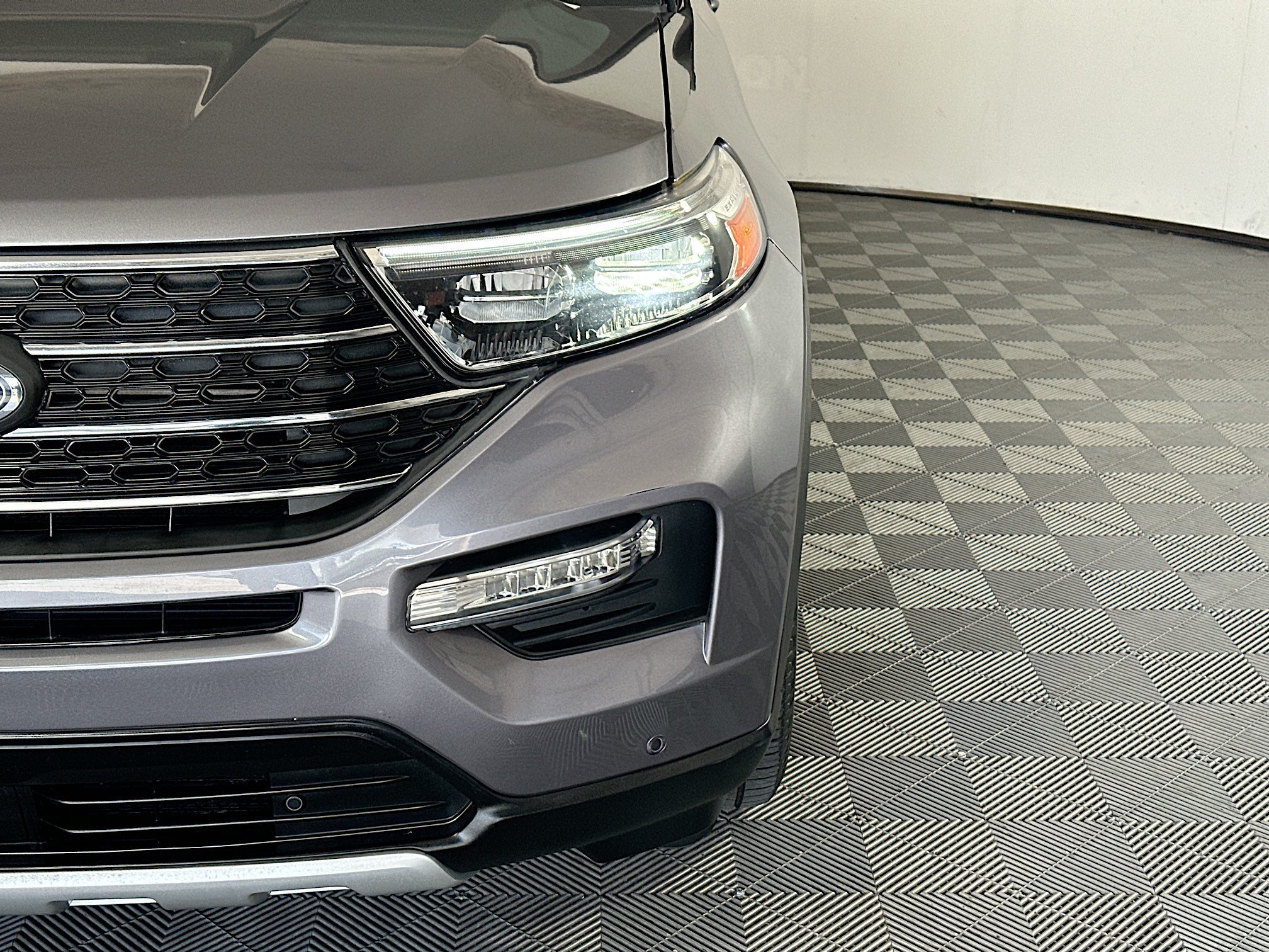 Used 2022 Gray Metallic Ford Limited image 9