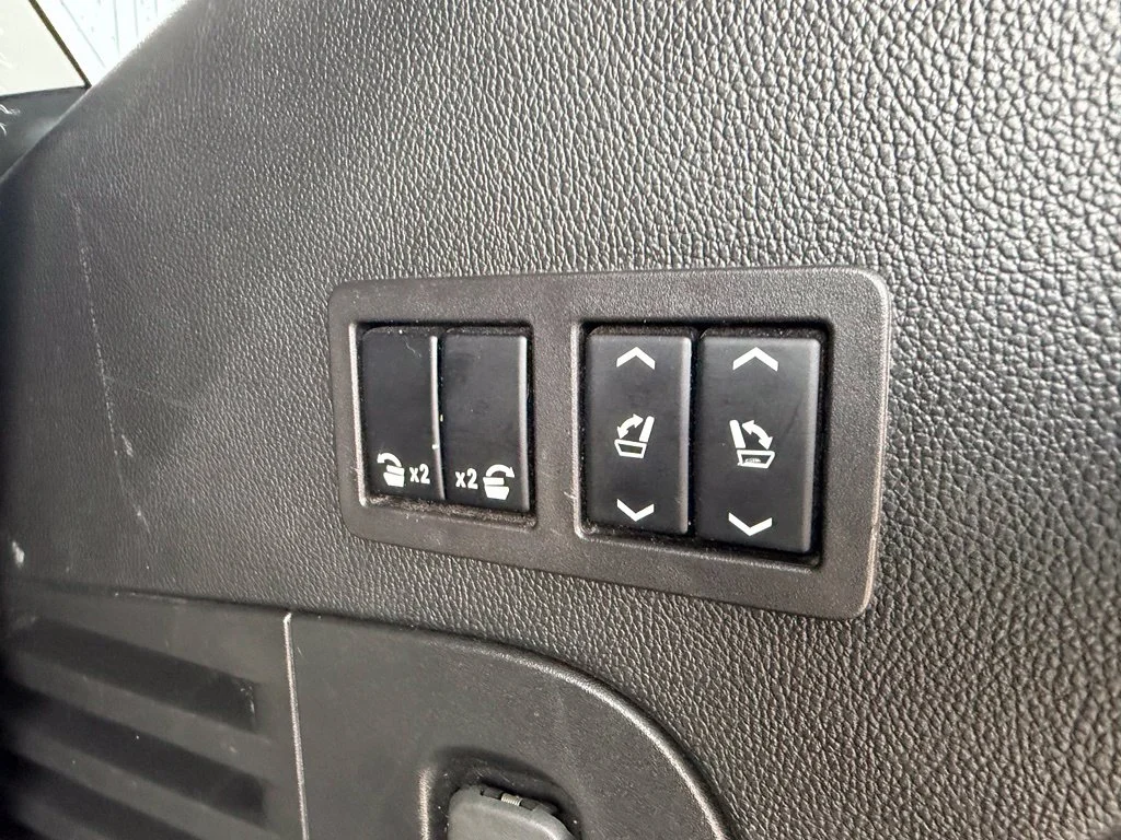 Used 2019 Silver Chevrolet Premier image 32