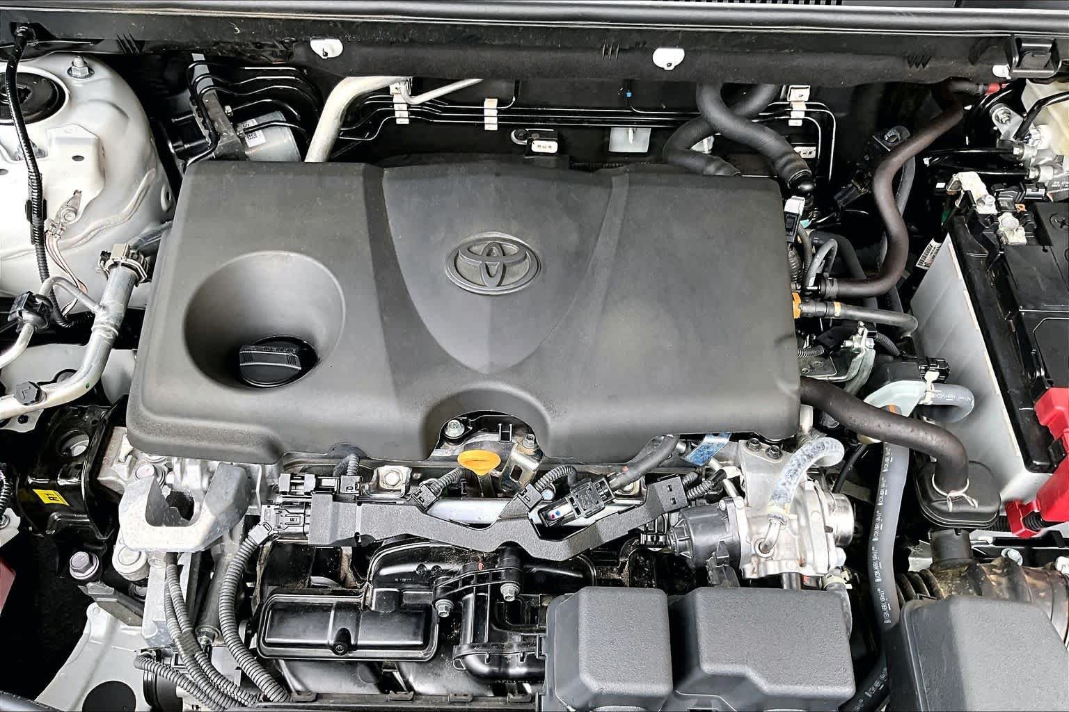 Used 2025 Wind Chill Pearl Toyota XLE Premium image 32