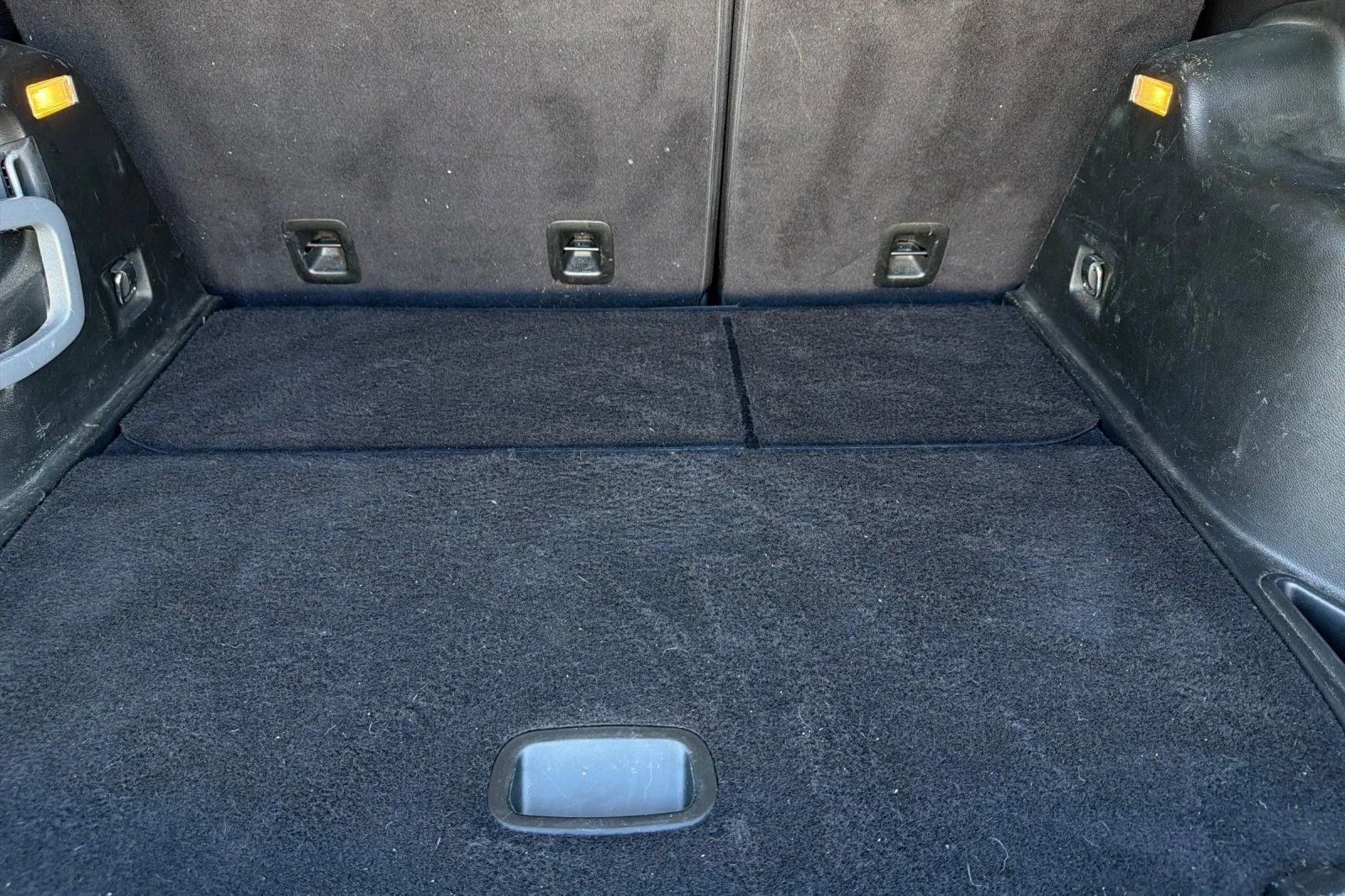 Used 2018 Silver Jeep Latitude image 17