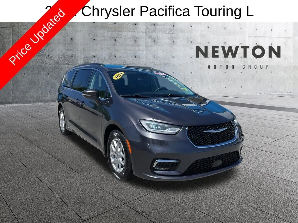 2022 Chrysler Pacifica Touring L's photo