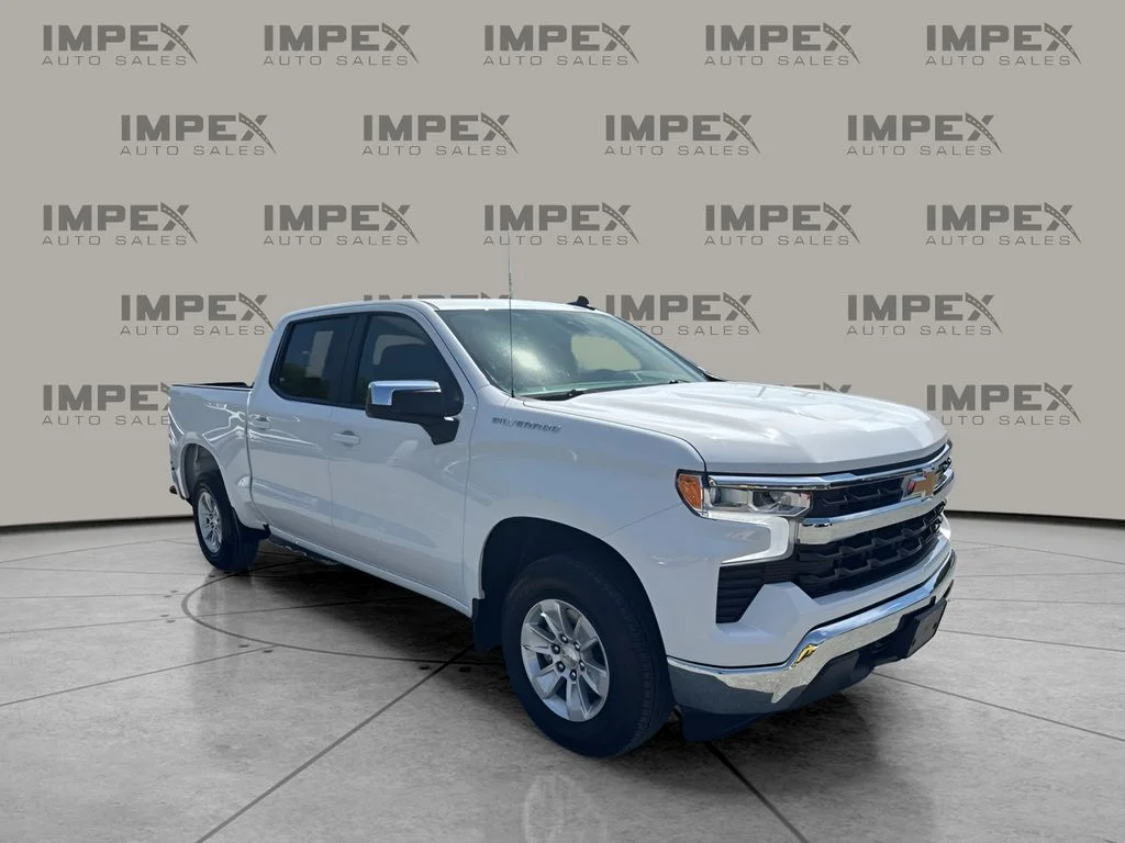 Used 2025 White Chevrolet LT image 7