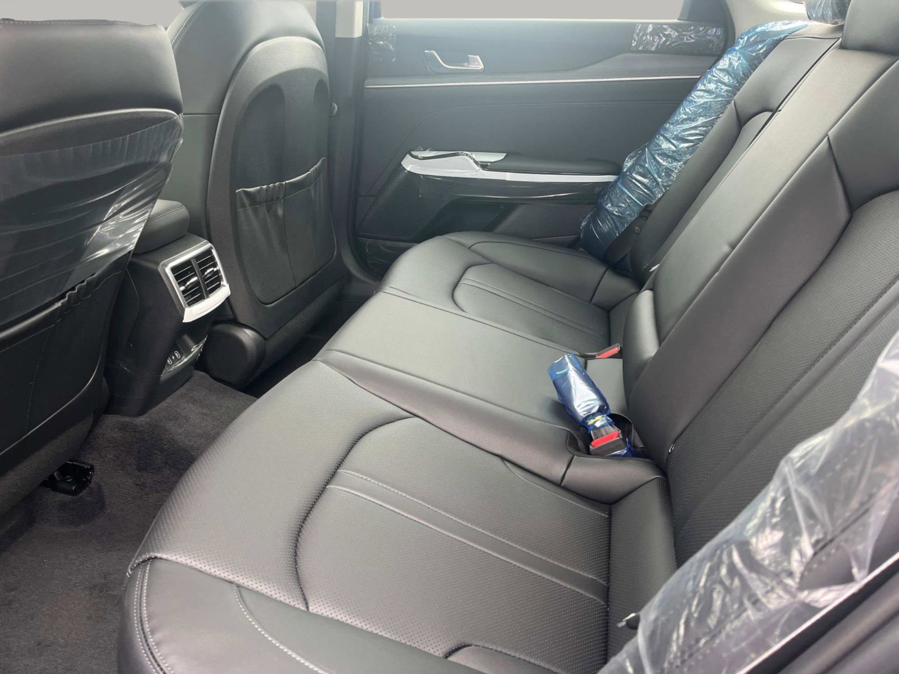 New 2025 Yacht Blue Kia EX image 21