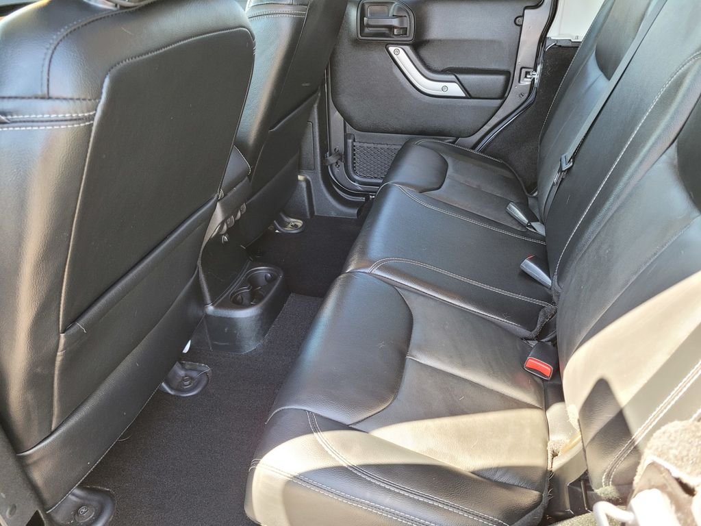 Certified Used 2016 Gray Jeep Unlimited Rubicon image 12