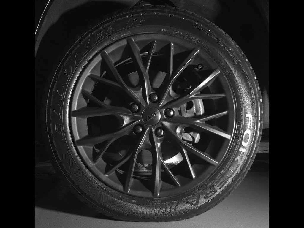 Used 2022 Diamond Black Crystal Pearlcoat Jeep Summit image 10
