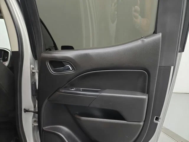 Used 2018 SILVER ICE METALLIC Chevrolet 2WD LT image 32