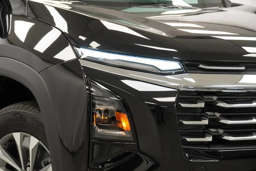 New 2027 Mosaic Black Metallic Chevrolet LT image 31