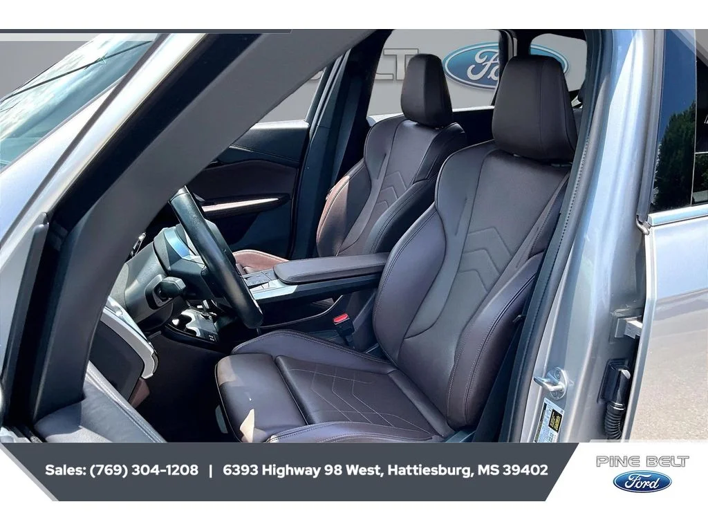 Used 2025 Space Silver Metallic BMW xDrive28i image 18