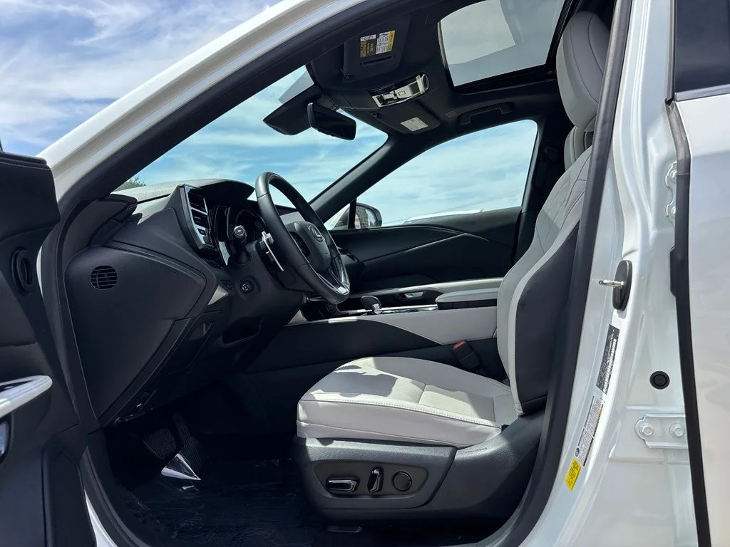 Used 2024 White Pearl Lexus 350 Premium image 8