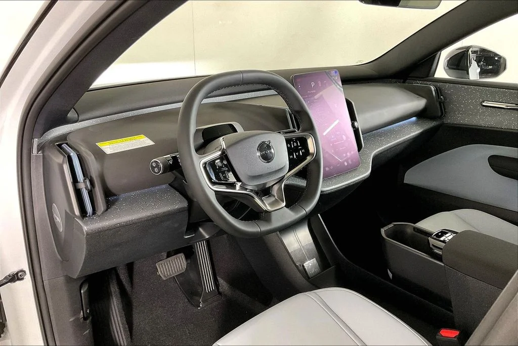 New 2026 White Volvo Twin Motor Performance Ultra image 4