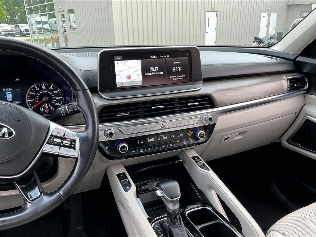 Used 2021 White Kia EX image 19