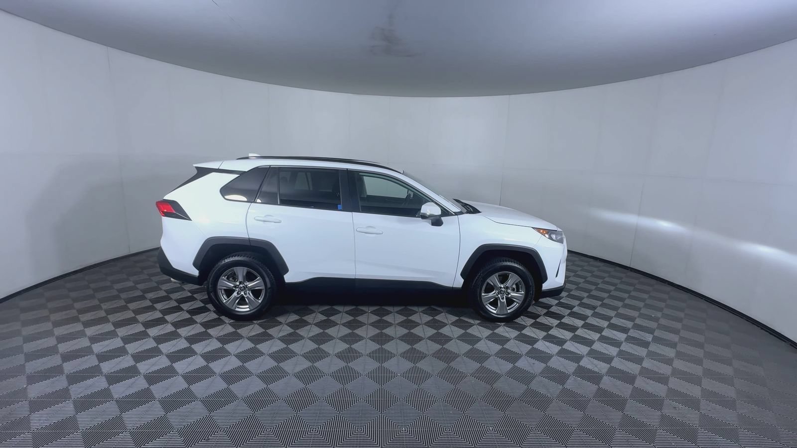 Used 2022 White Toyota Hybrid LE image 9
