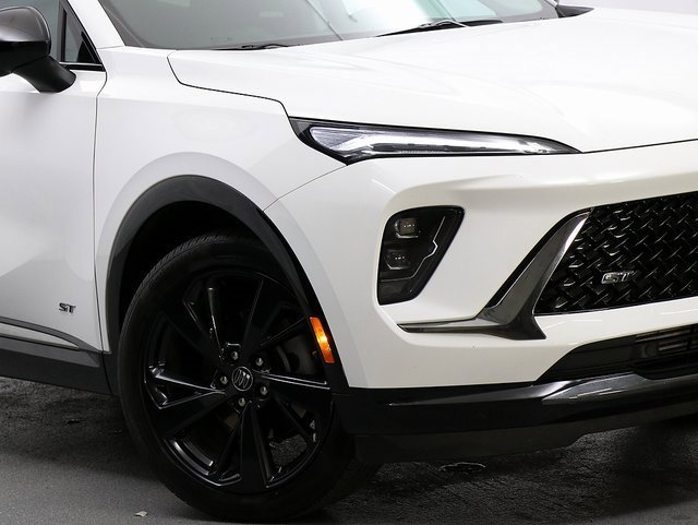 2025 Buick Envision Sport Touring photo 3