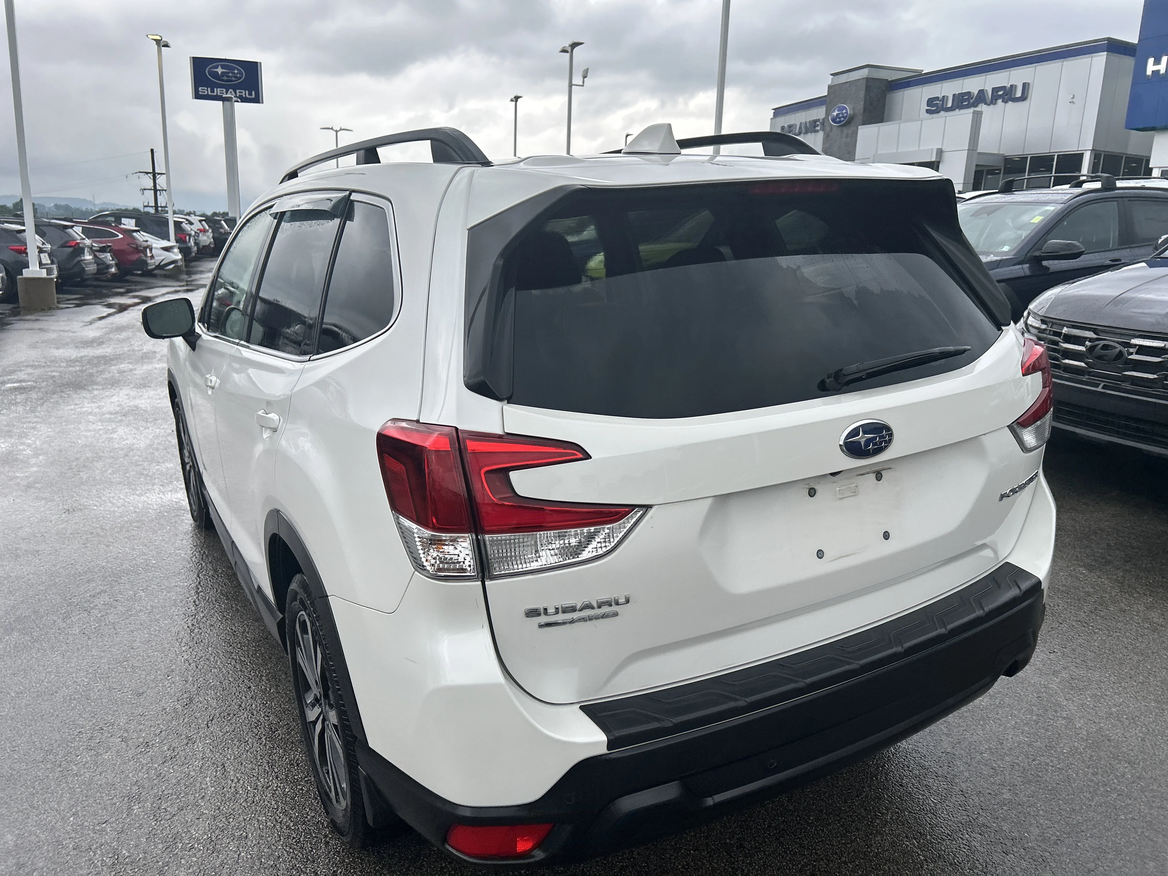 Used 2019 Crystal White Pearl Subaru Limited image 6