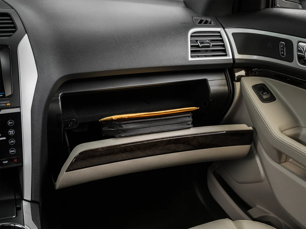 Used 2015 White Ford Limited image 37