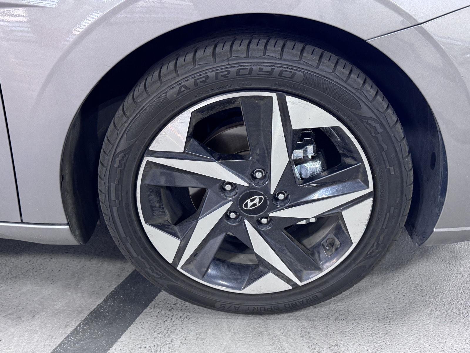 Certified Used 2023 Fluid Metal Hyundai Limited image 19
