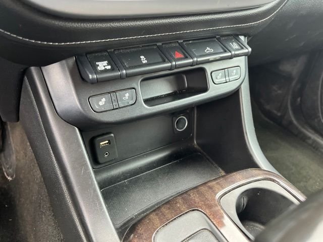 Used 2017 Silver GMC SLT image 24