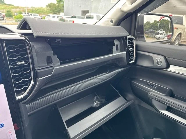 Used 2025 White Ford Lariat image 25
