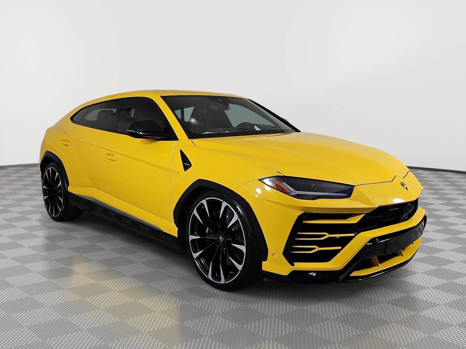 Used 2020  Lamborghini Base image 2
