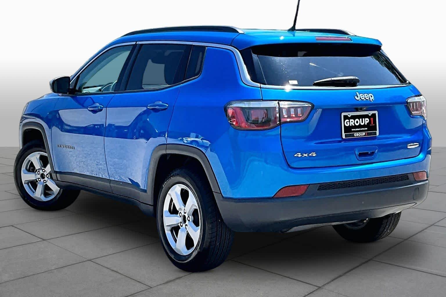 Used 2018 Laser Blue Pearlcoat Jeep Latitude image 12