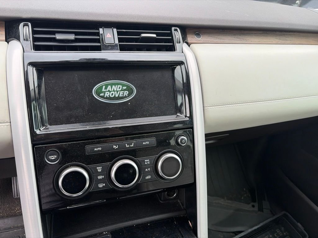 Used 2018 Fuji White Land Rover HSE Luxury image 17