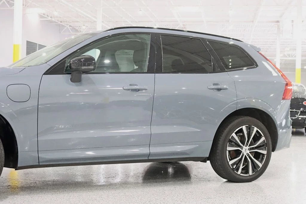 Used 2023 Gray Volvo Ultimate image 2