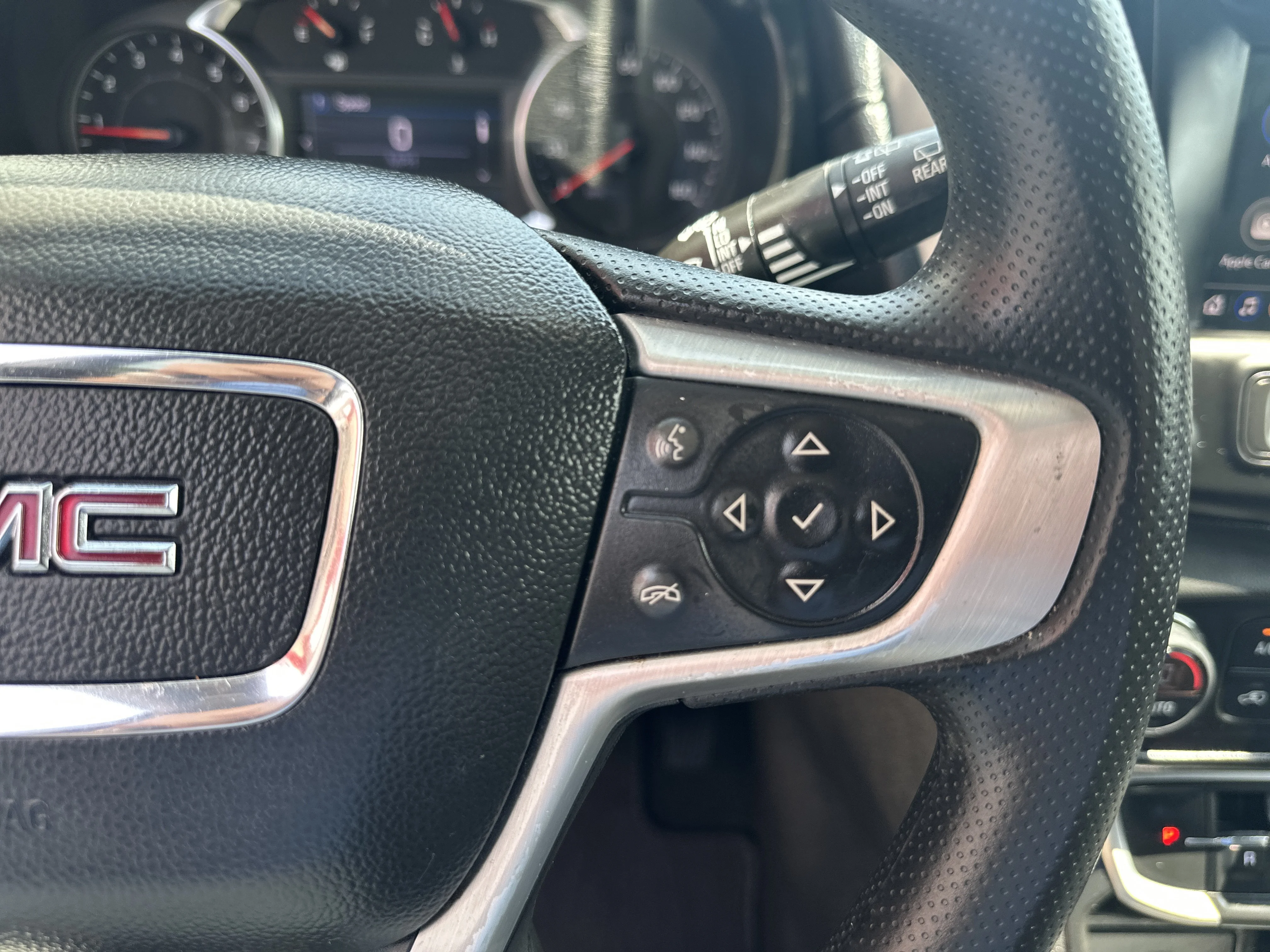 Used 2022 Quicksilver Metallic GMC SLE image 12