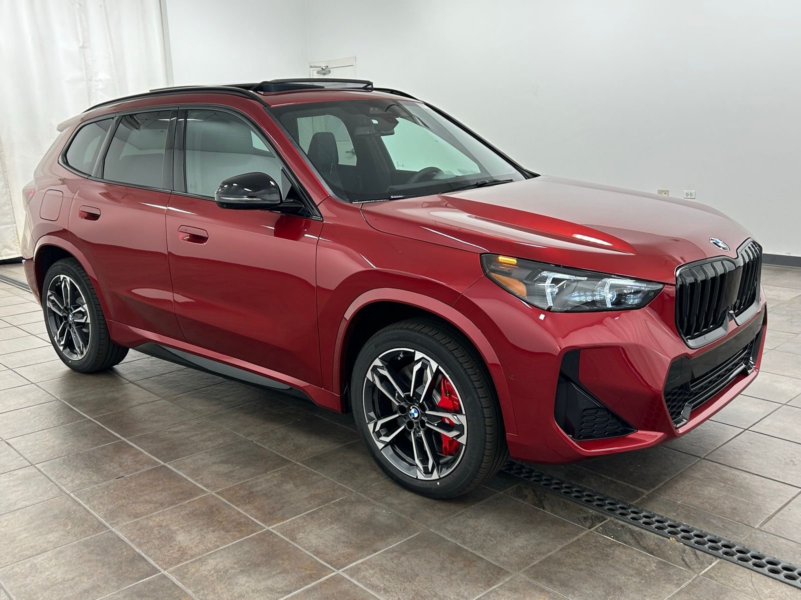 New 2026 Vegas Red Metallic BMW xDrive28i image 6