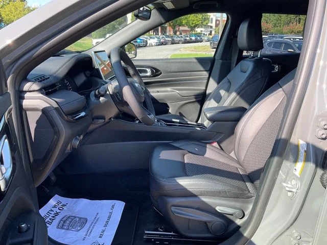 New 2026 Sting-Gray Clearcoat Jeep Latitude image 13