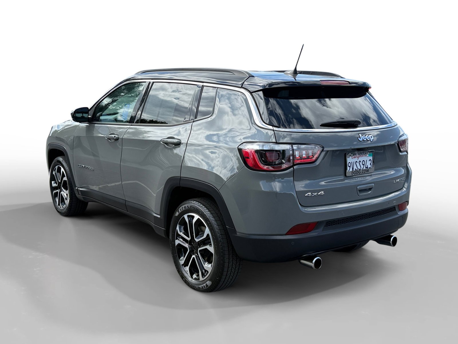 Used 2024 Gray Clearcoat Jeep Limited image 3