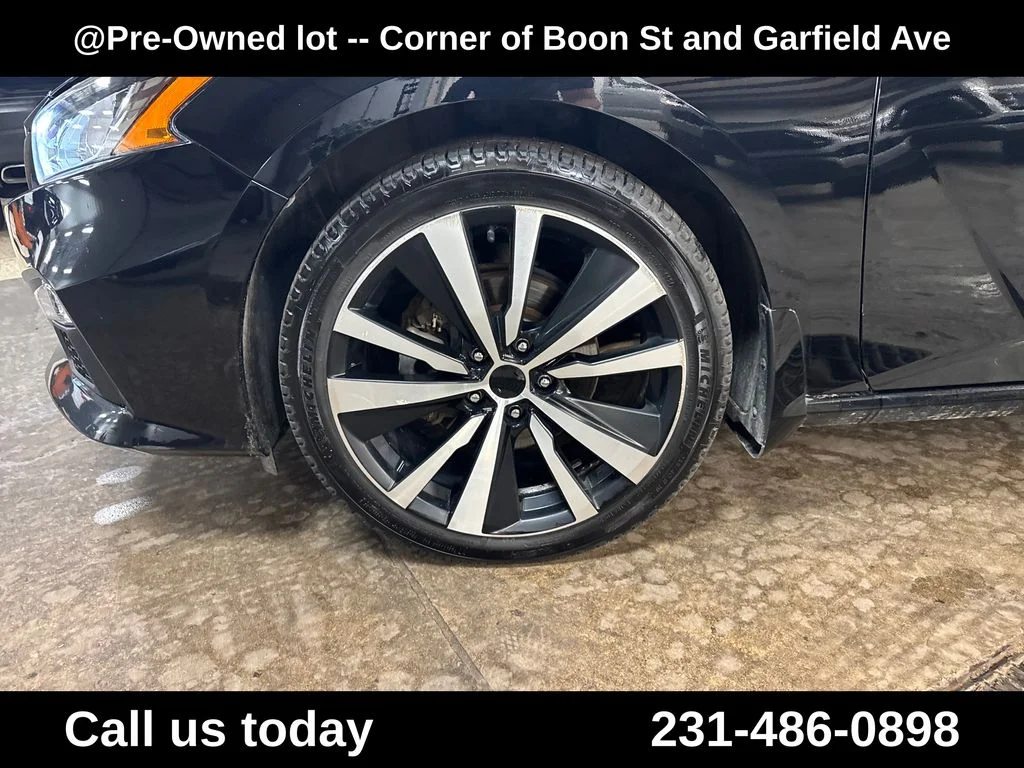 Used 2020 Black Nissan 2.5 SR image 11