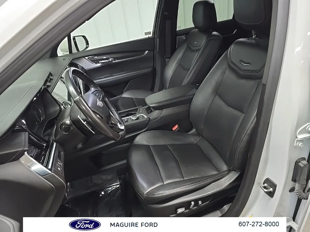 Used 2021 White Cadillac Sport image 34
