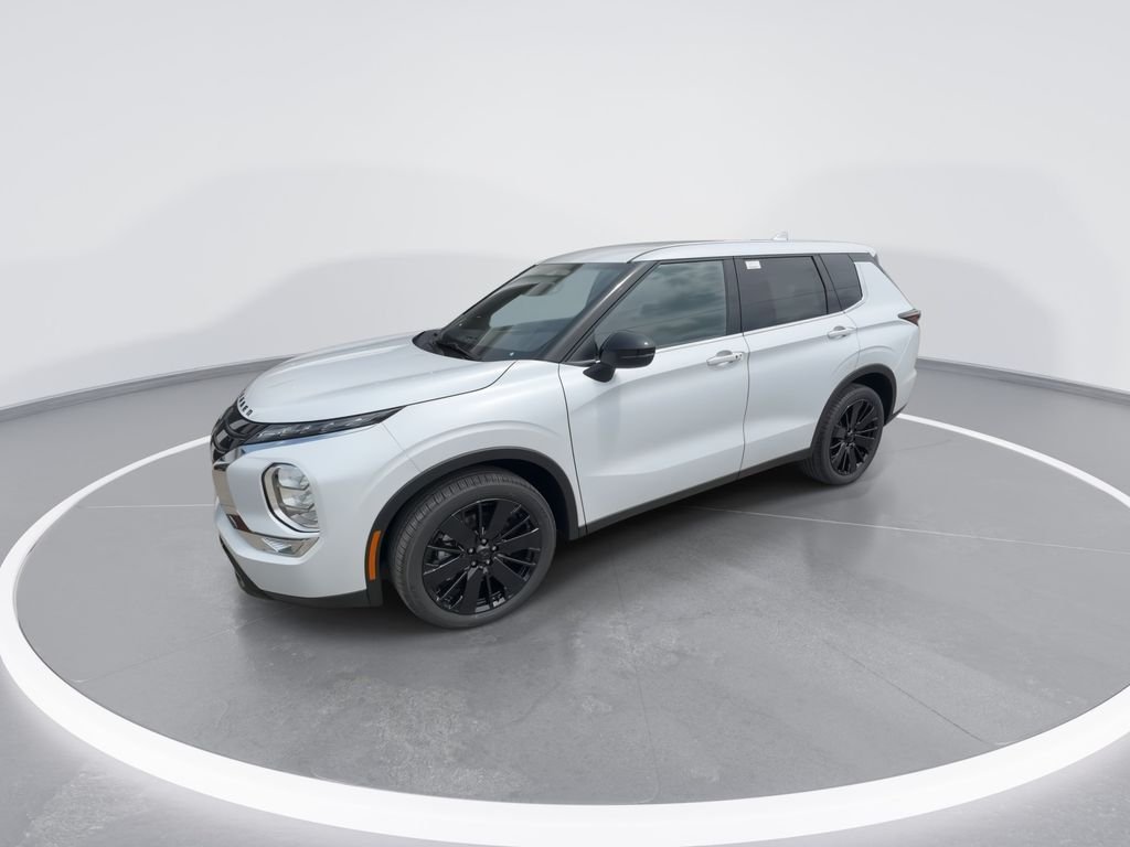 New 2026 White Mitsubishi LE image 4