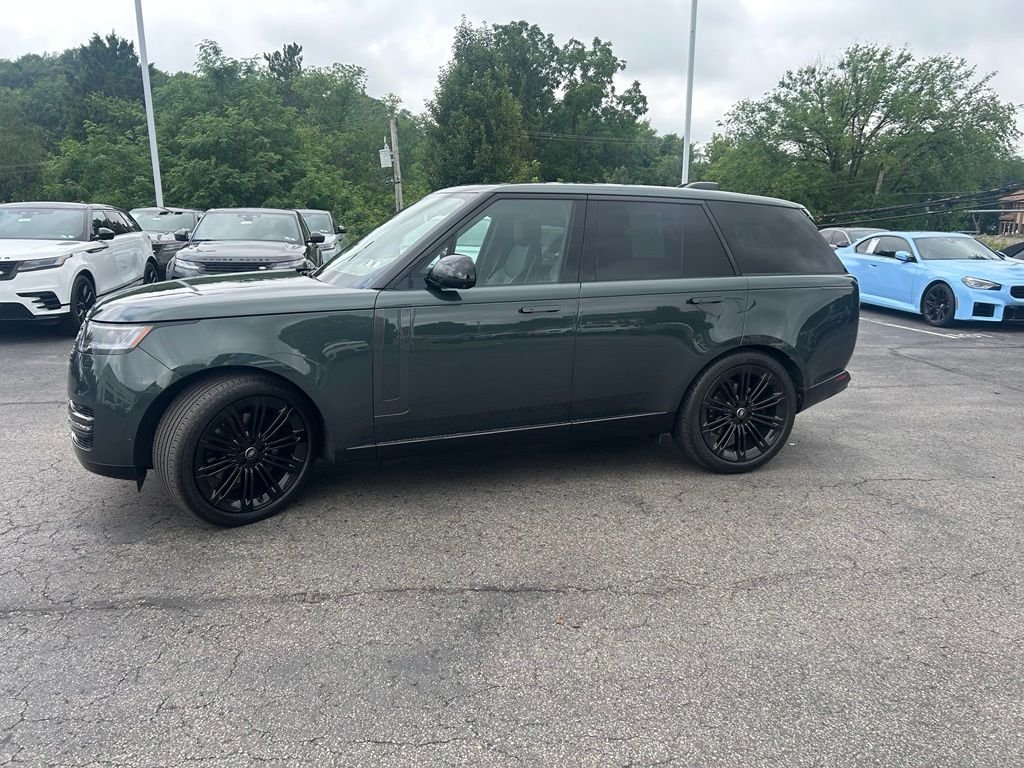 Certified Used 2025 Belgravia Green Metallic Land Rover SE image 4