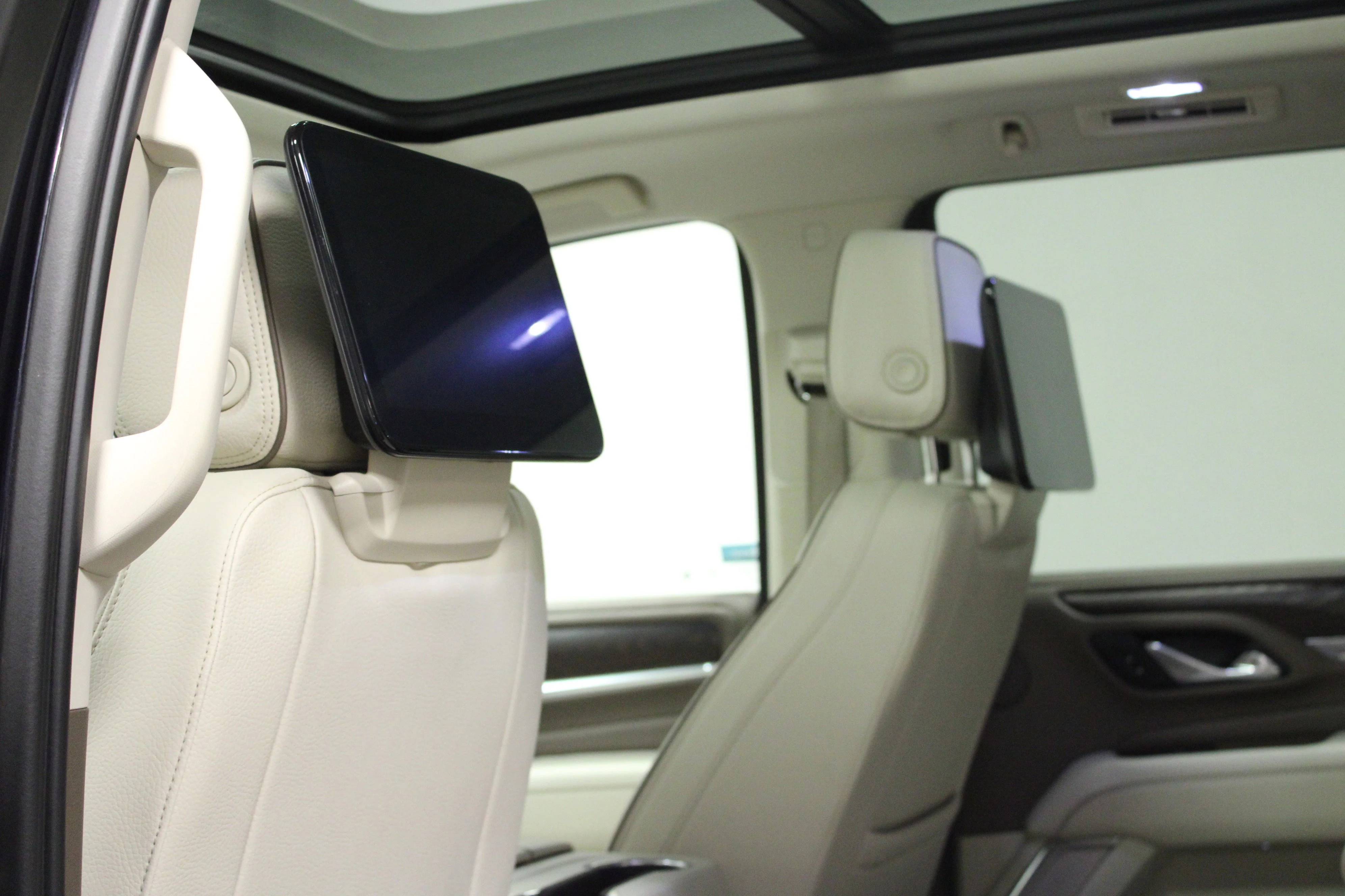 Used 2023 Midnight Blue Metallic GMC Denali image 13