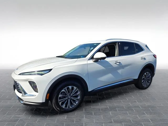 Used 2024 Summit White Buick Preferred image 3