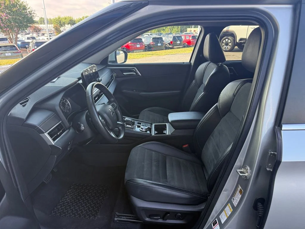 Used 2024 Red Mitsubishi SE image 15