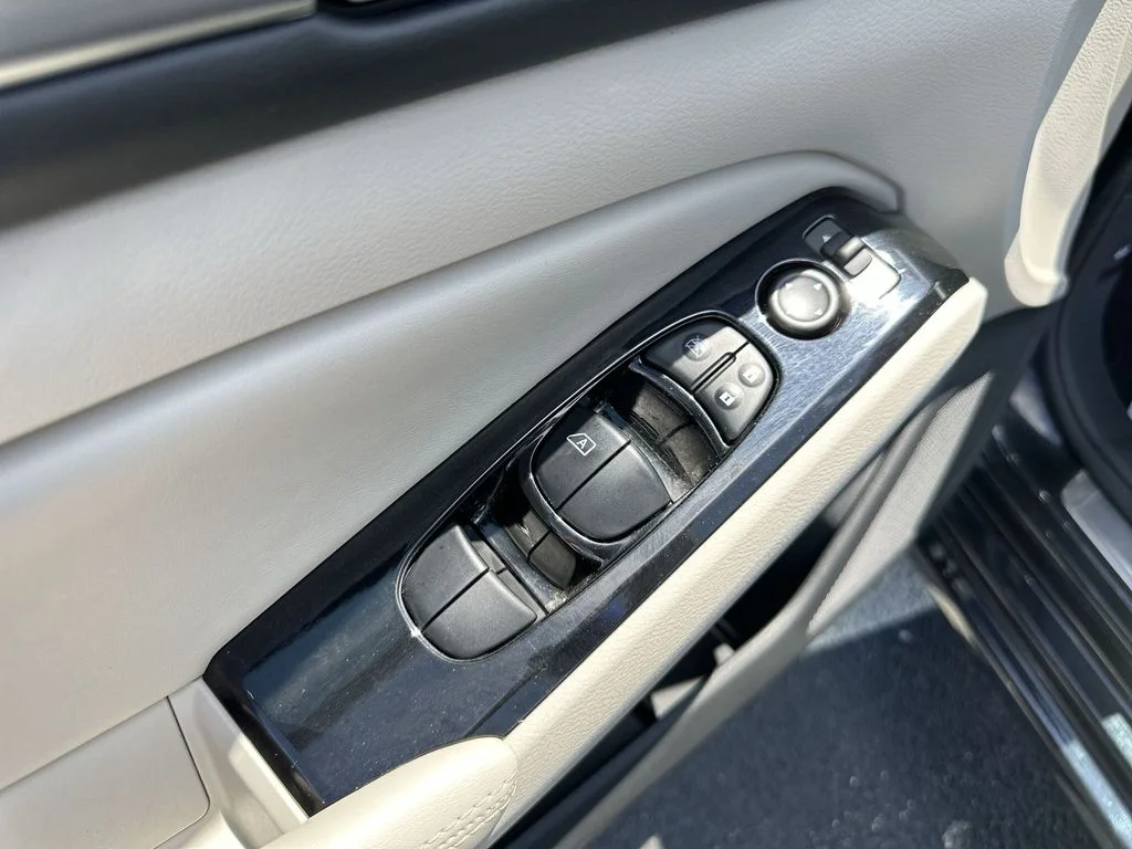 Used 2024 Black Nissan 2.5 SL image 19