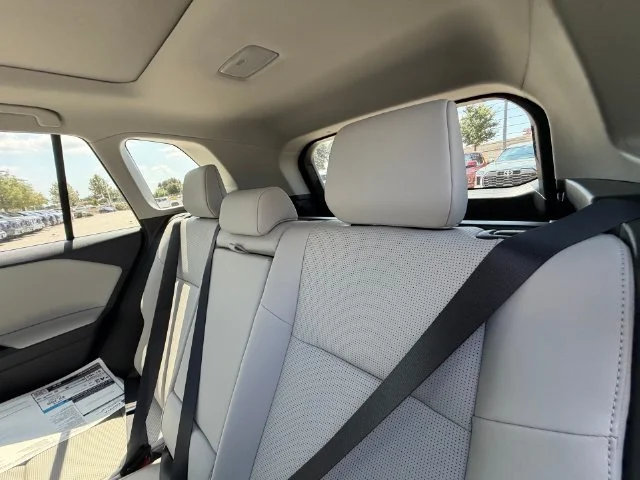 New 2026 Cloud Toyota XLE Premium image 18