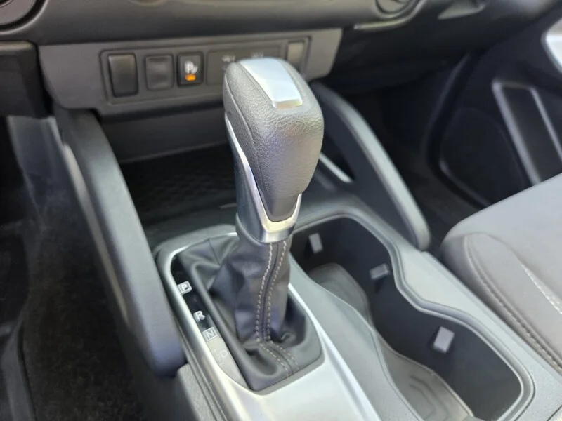Used 2023 Glacier White NISSAN SV image 22