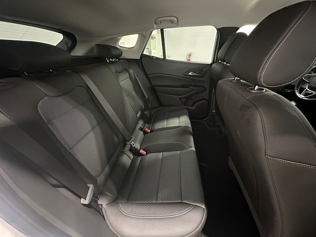 Used 2025 White Chevrolet LT image 22
