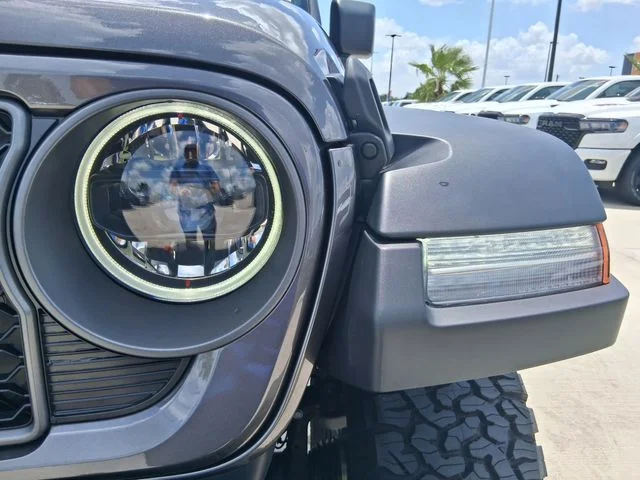 New 2026 Granite Crystal Metallic Clear-Coat Exterior Paint Jeep Rubicon image 10